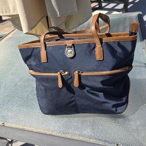 MICHAEL KORS KEMPTON POCKETS SHOULDER BAG LEATHER / NYLON